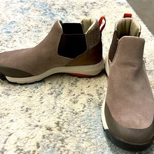 Danner Inquire Chelsea Boot